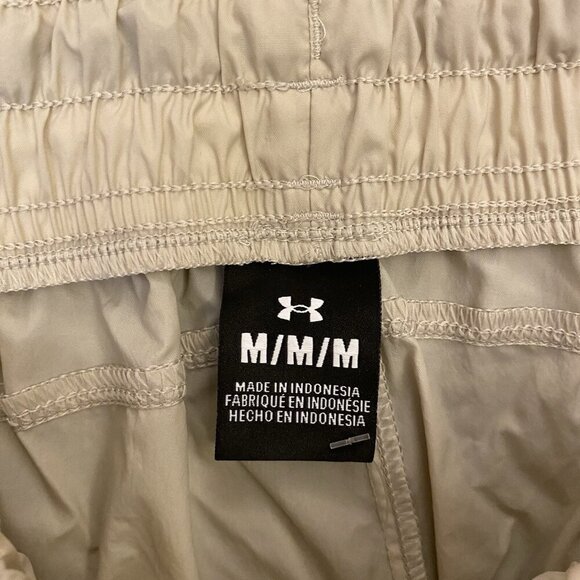 Under Armour Women's Flex Woven 3” Shorts Size M Beige Athletic Pockets NWT $45 - Picture 8 of 11